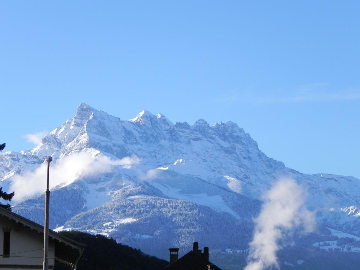 Hotel Elément-Terre à Aigle Extérieur photo